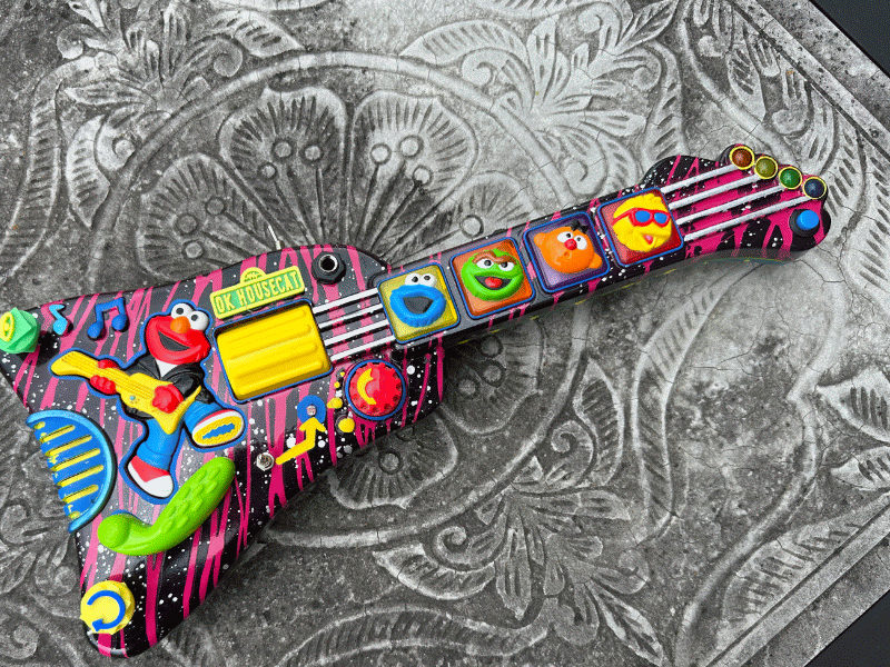 Elmo Guitar